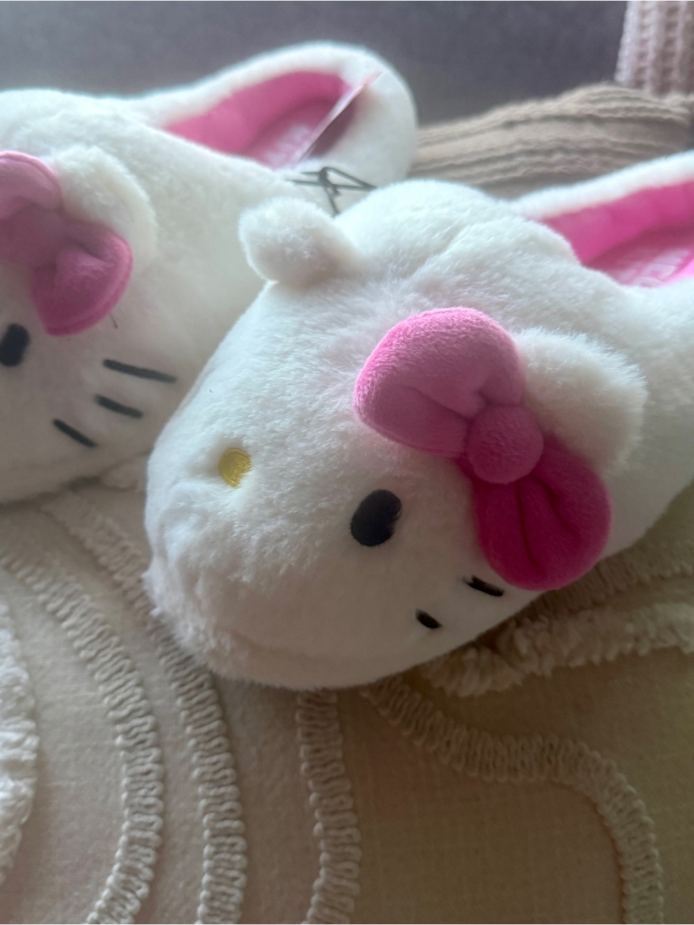 Hello Kitty Plush White Slippers with Pink Bow